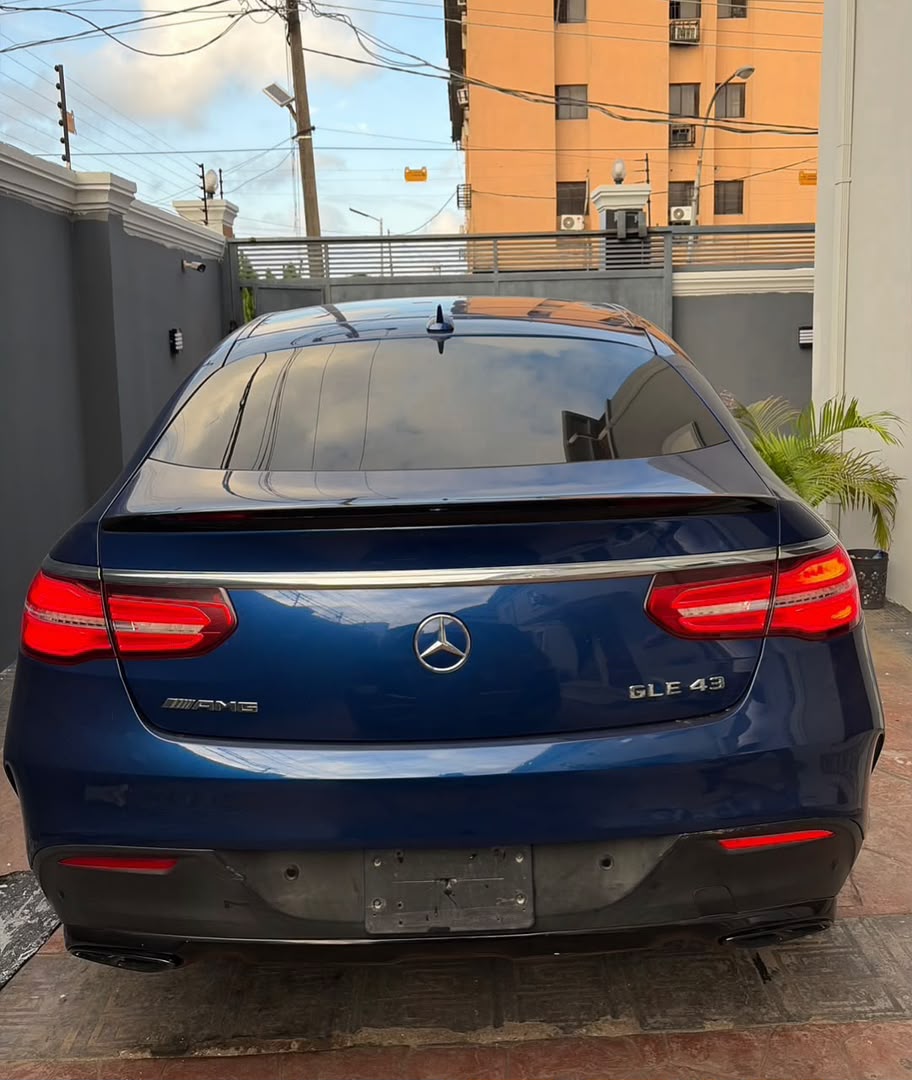 Mercedes-Benz GLE Coupe, Blue SUV for Sale — photo 9