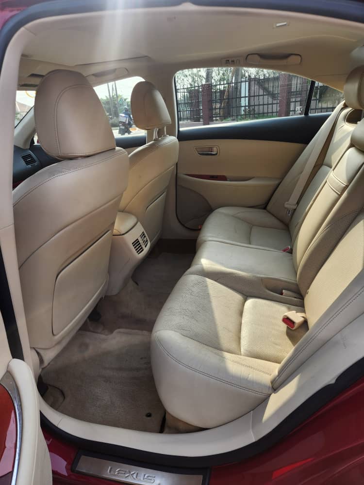 2011 Lexus ES 350 Red Sedan — photo 2