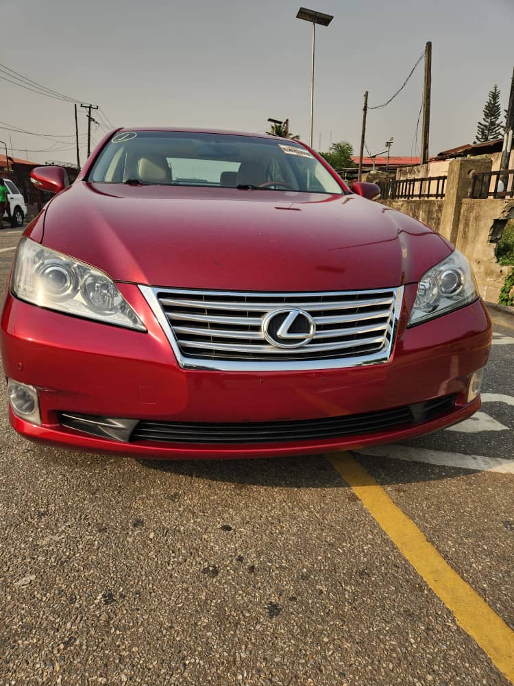 2011 Lexus ES 350 Red Sedan