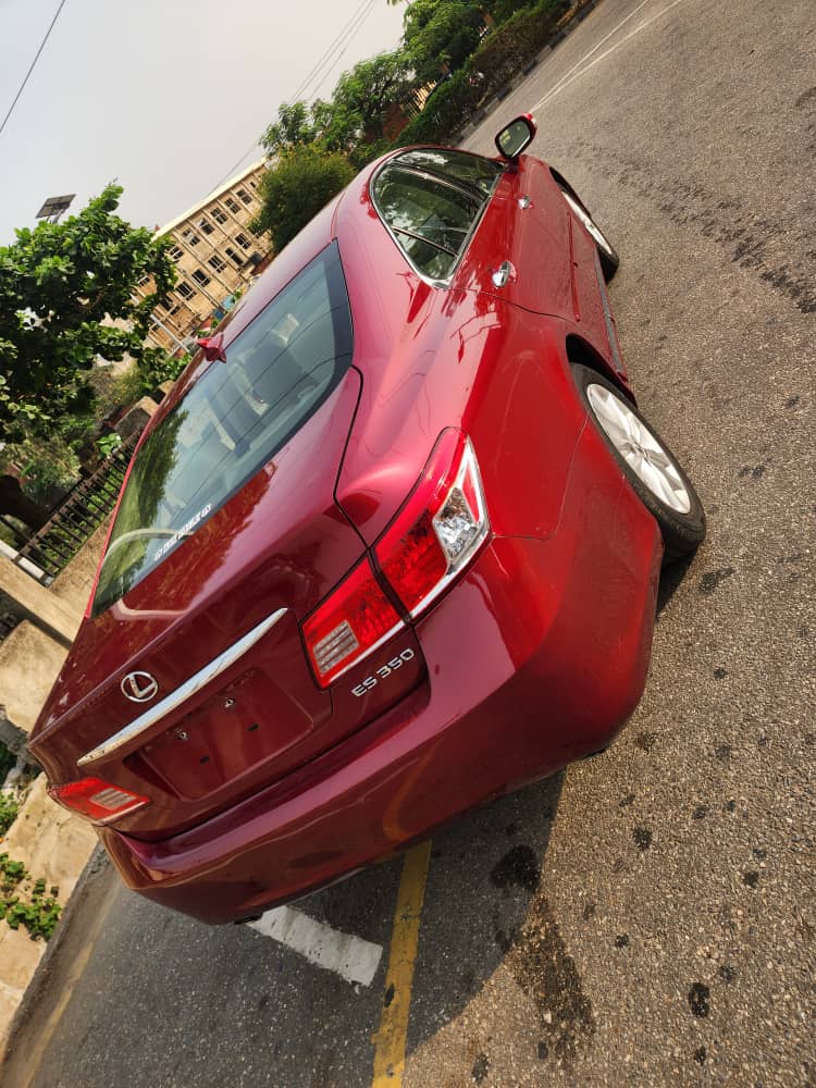 2011 Lexus ES 350 Red Sedan — photo 3