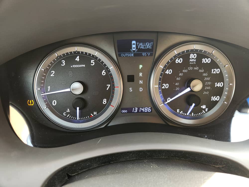 2011 Lexus ES 350 Red Sedan — photo 5