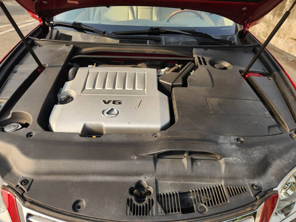 2011 Lexus ES 350 Red Sedan — photo 7