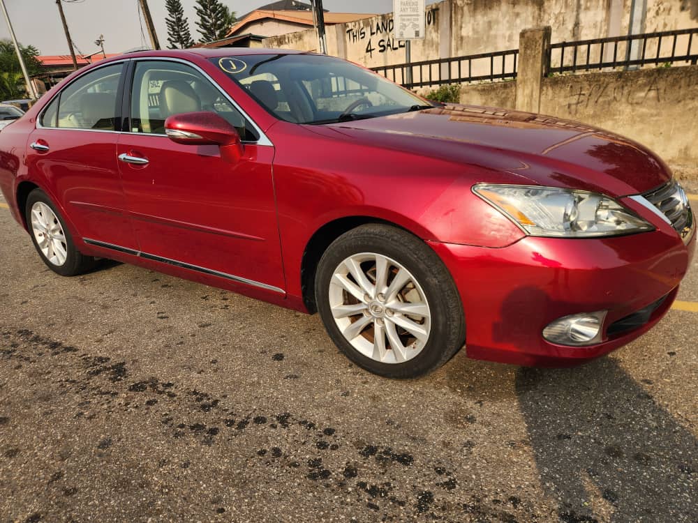 2011 Lexus ES 350 Red Sedan — photo 8