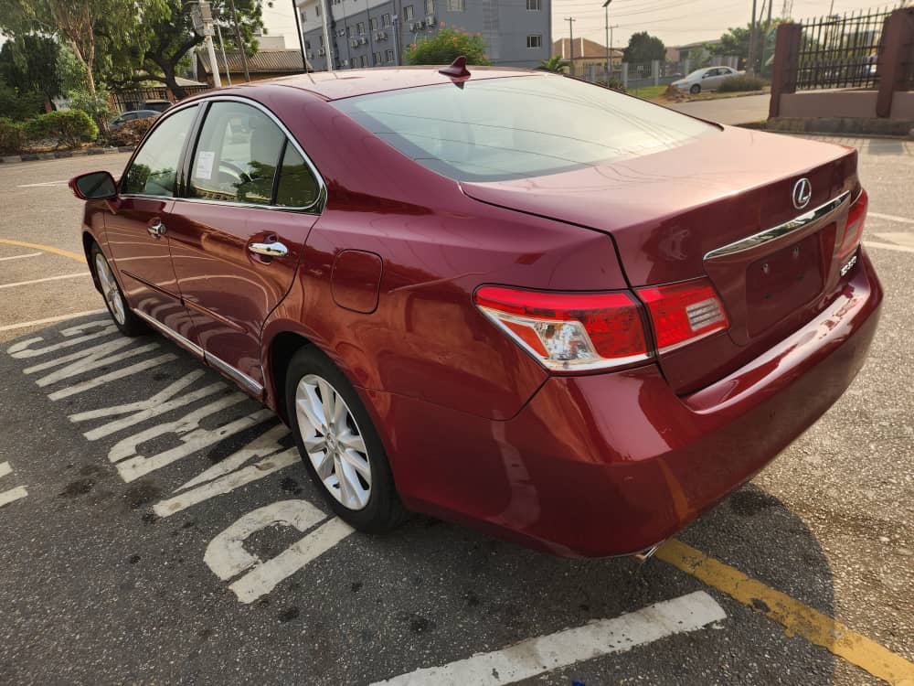 2011 Lexus ES 350 Red Sedan — photo 10