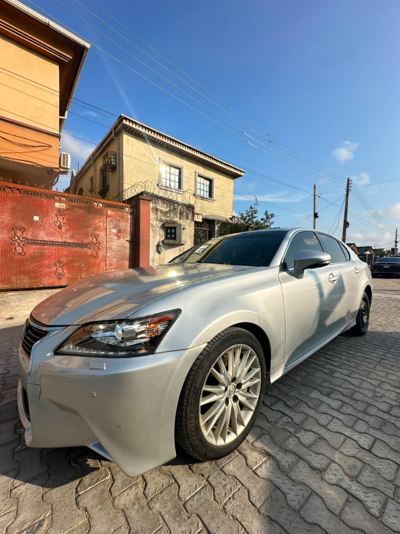 Lexus GS 350 Silver Sedan — photo 4