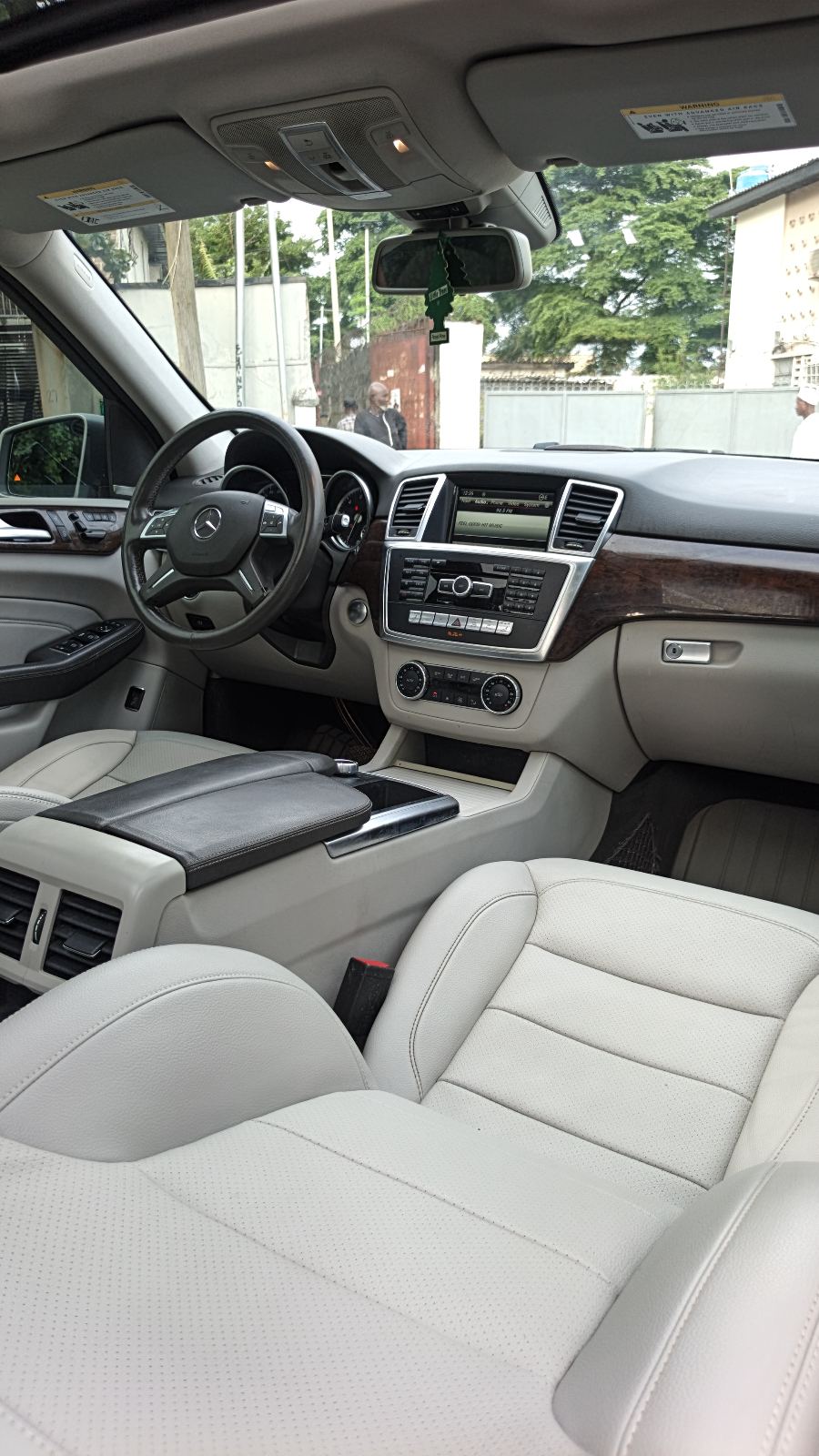 Mercedes Benz — photo 2