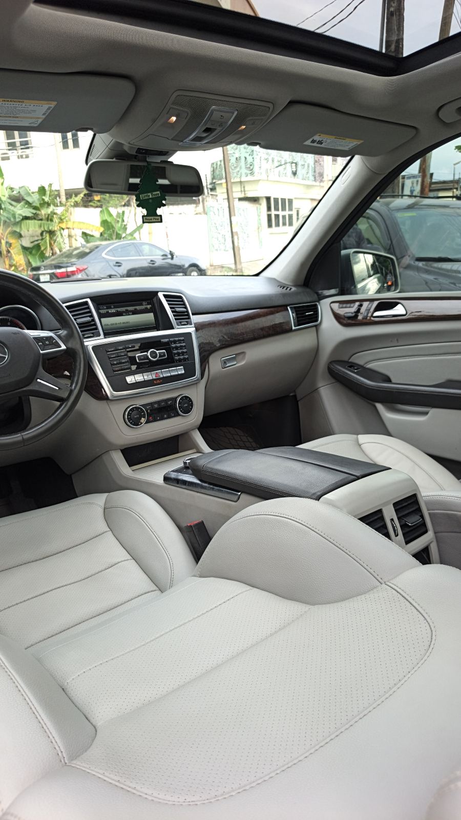 Mercedes Benz — photo 3