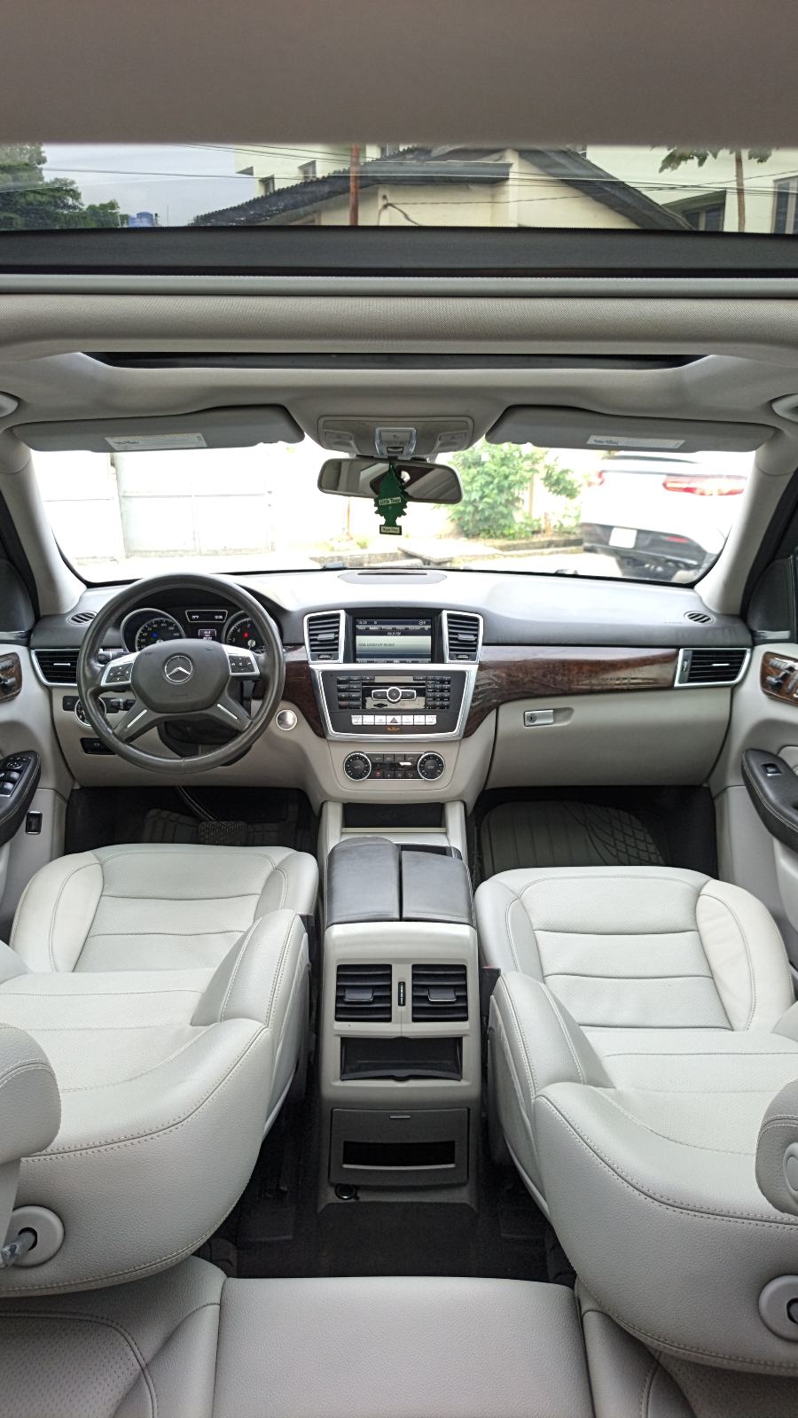 Mercedes Benz — photo 5