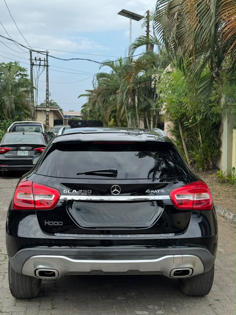 Mercedes-Benz GLA 250 4MATIC Black SUV GLA250