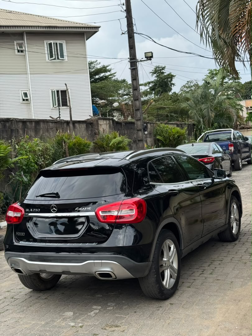 Mercedes-Benz GLA 250 4MATIC Black SUV GLA250