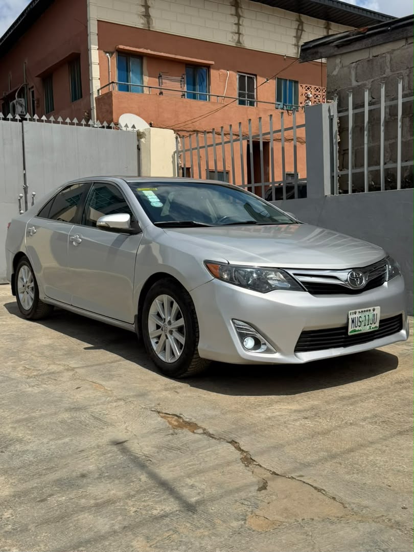 Toyota Camry XLE Silver Sedan