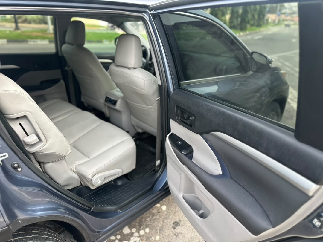 Toyota Highlander SUV, Dark Grey
