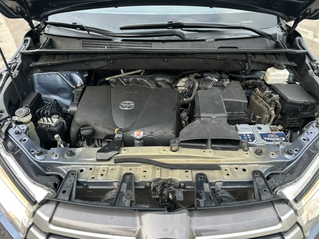 Toyota Highlander SUV, Dark Grey