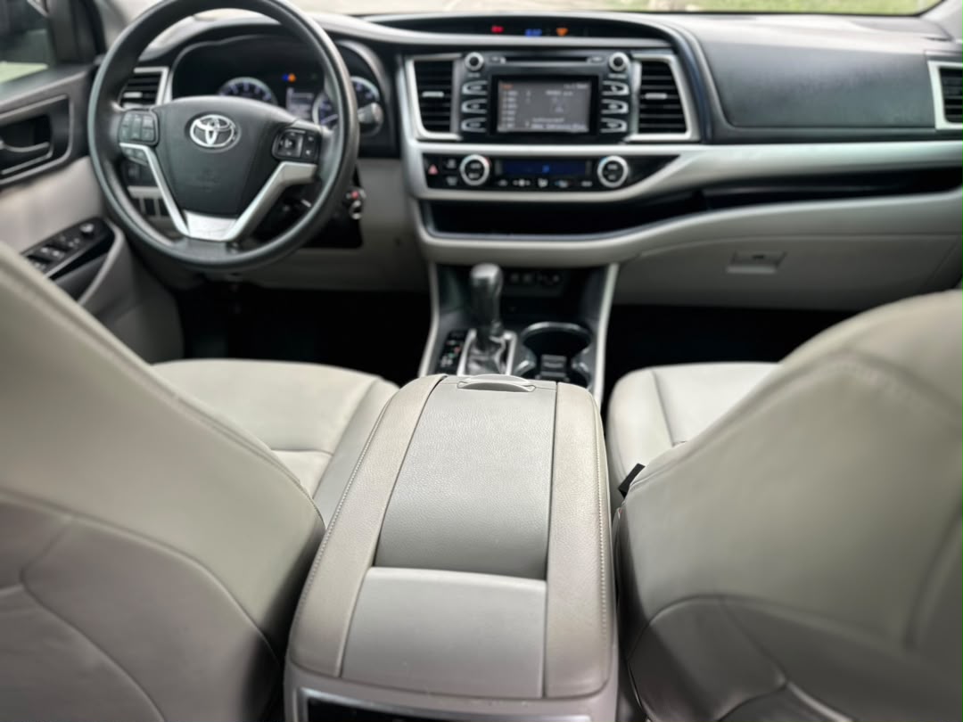 Toyota Highlander SUV, Dark Grey