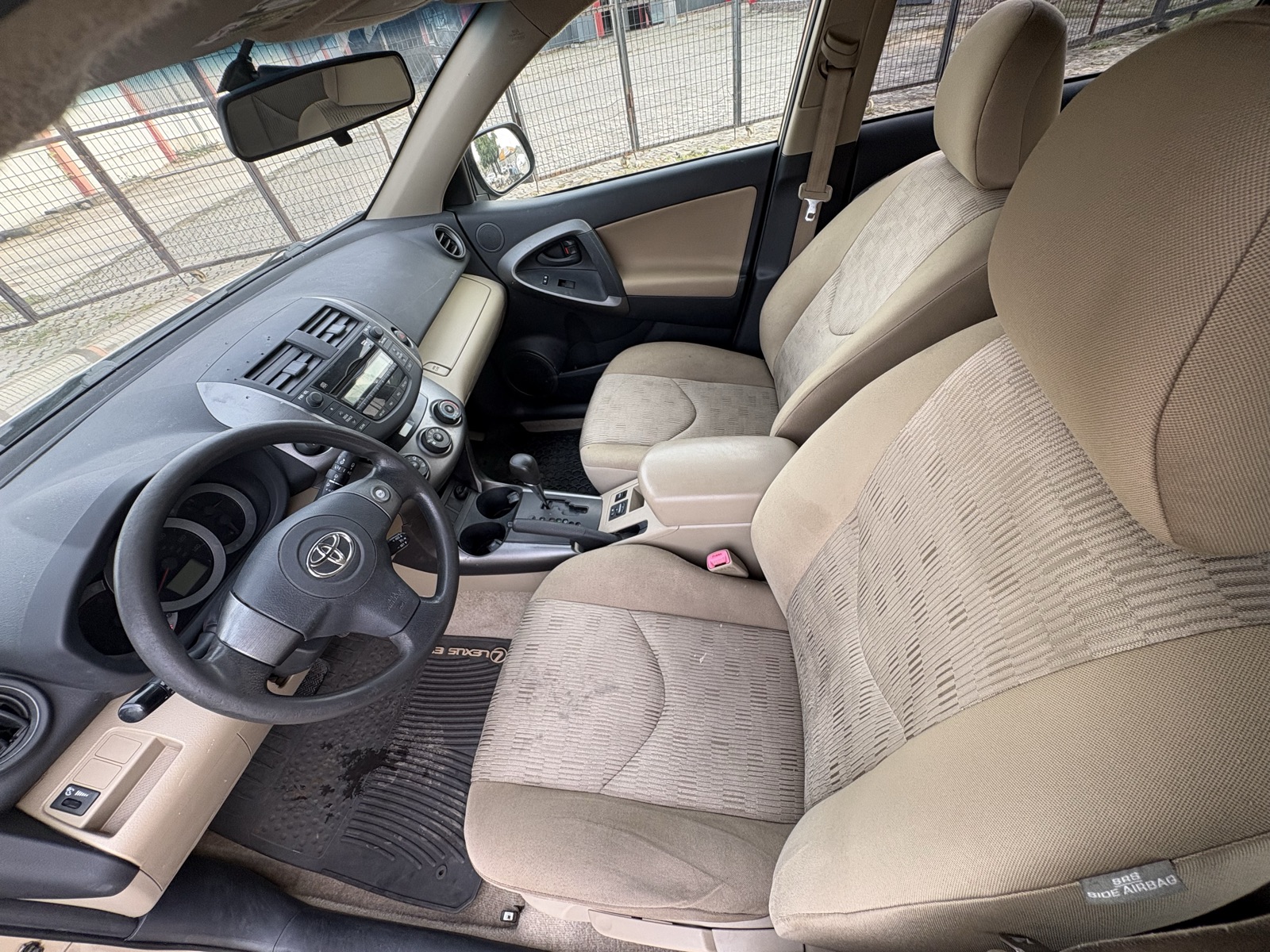 2010  accident free Toyota rav4 — photo 2