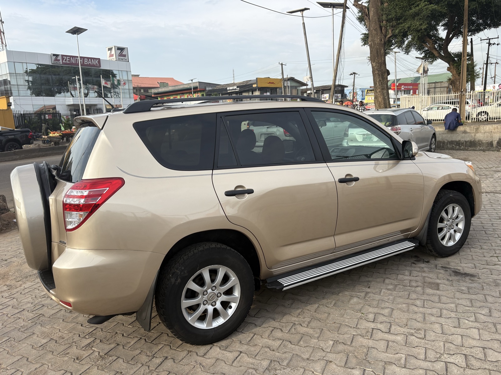 2010  accident free Toyota rav4 — photo 4