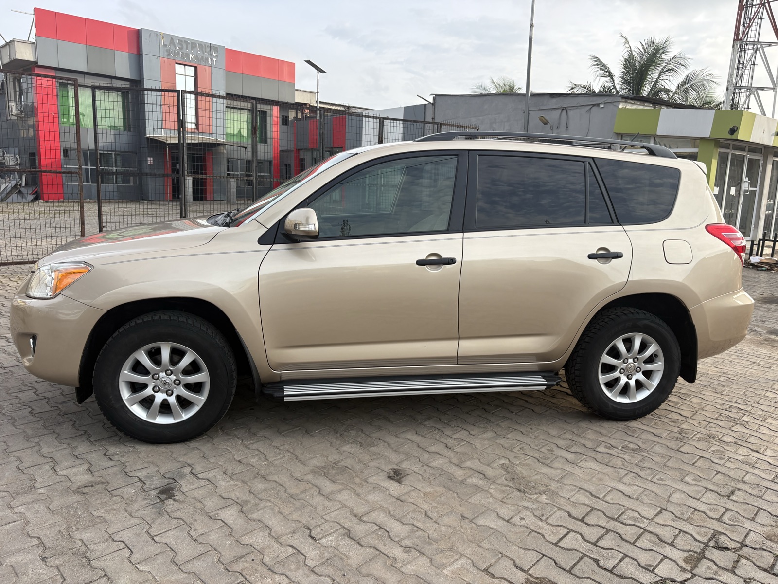 2010  accident free Toyota rav4 — photo 5