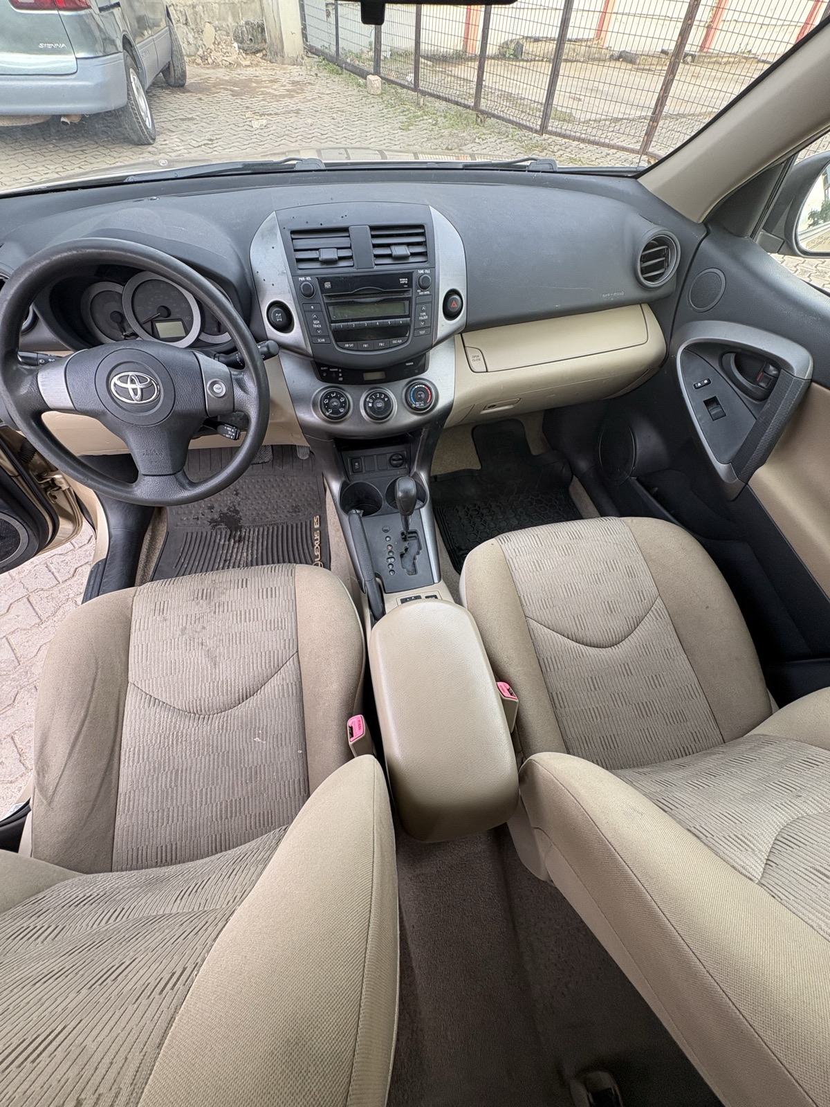 2010  accident free Toyota rav4 — photo 9