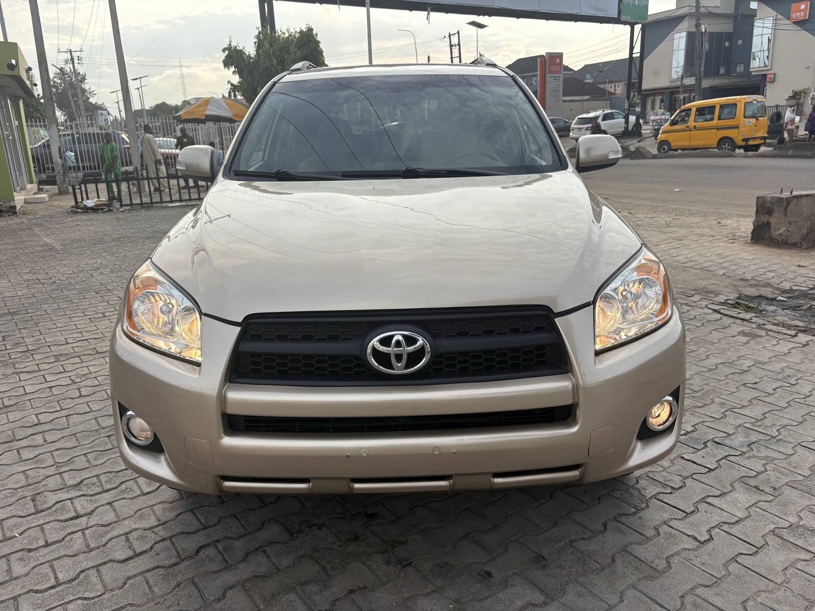 2010  accident free Toyota rav4