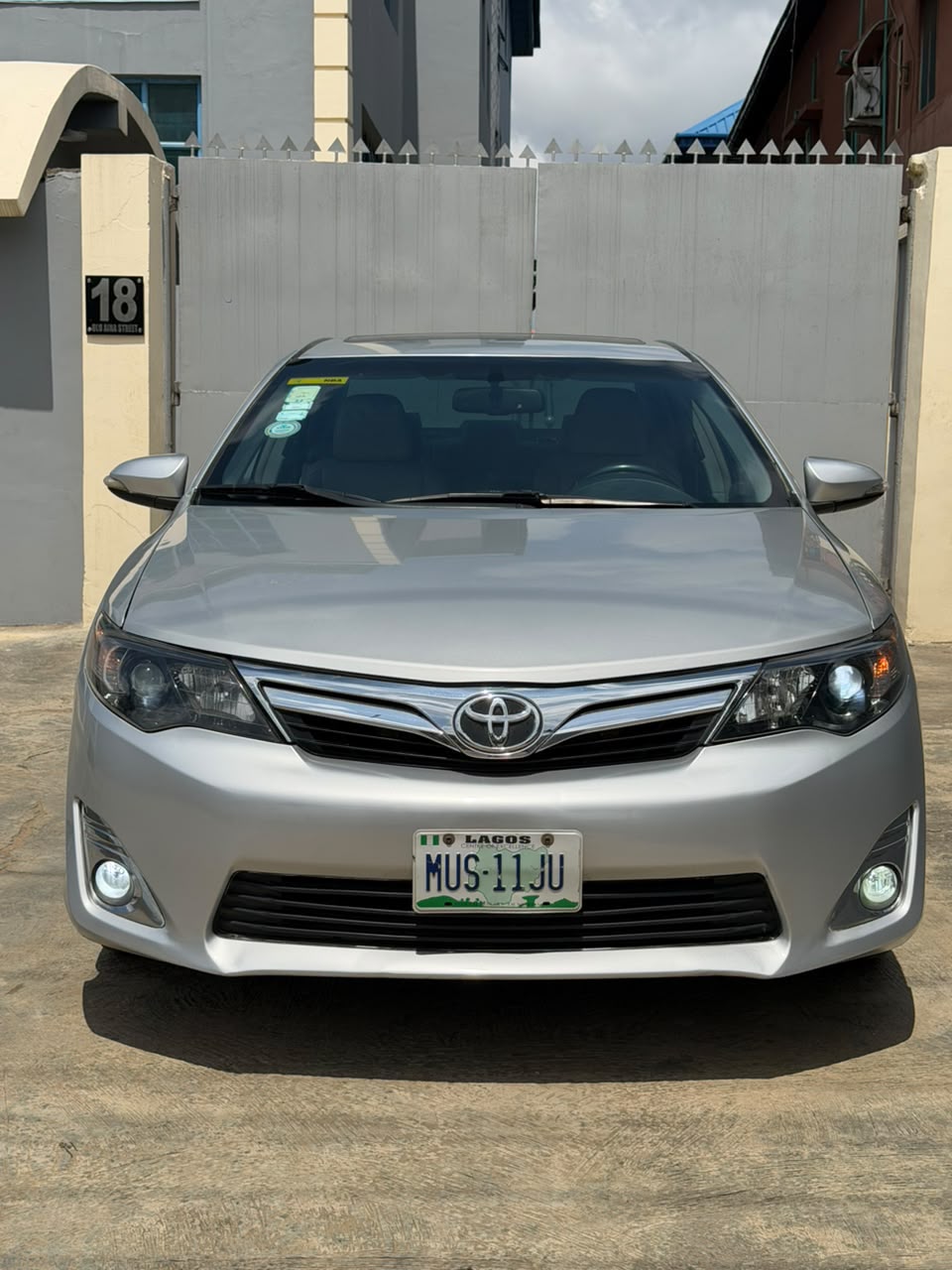 Toyota Camry XLE Silver Sedan