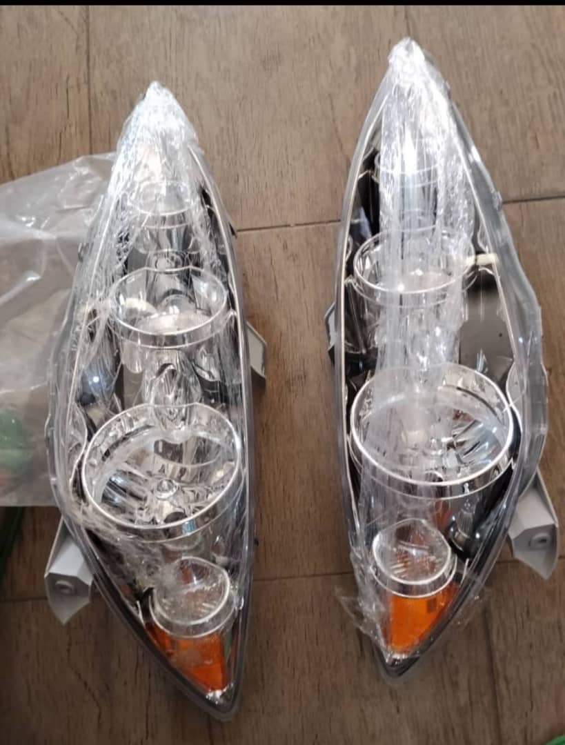 2005-2006 Toyota Camry Headlights