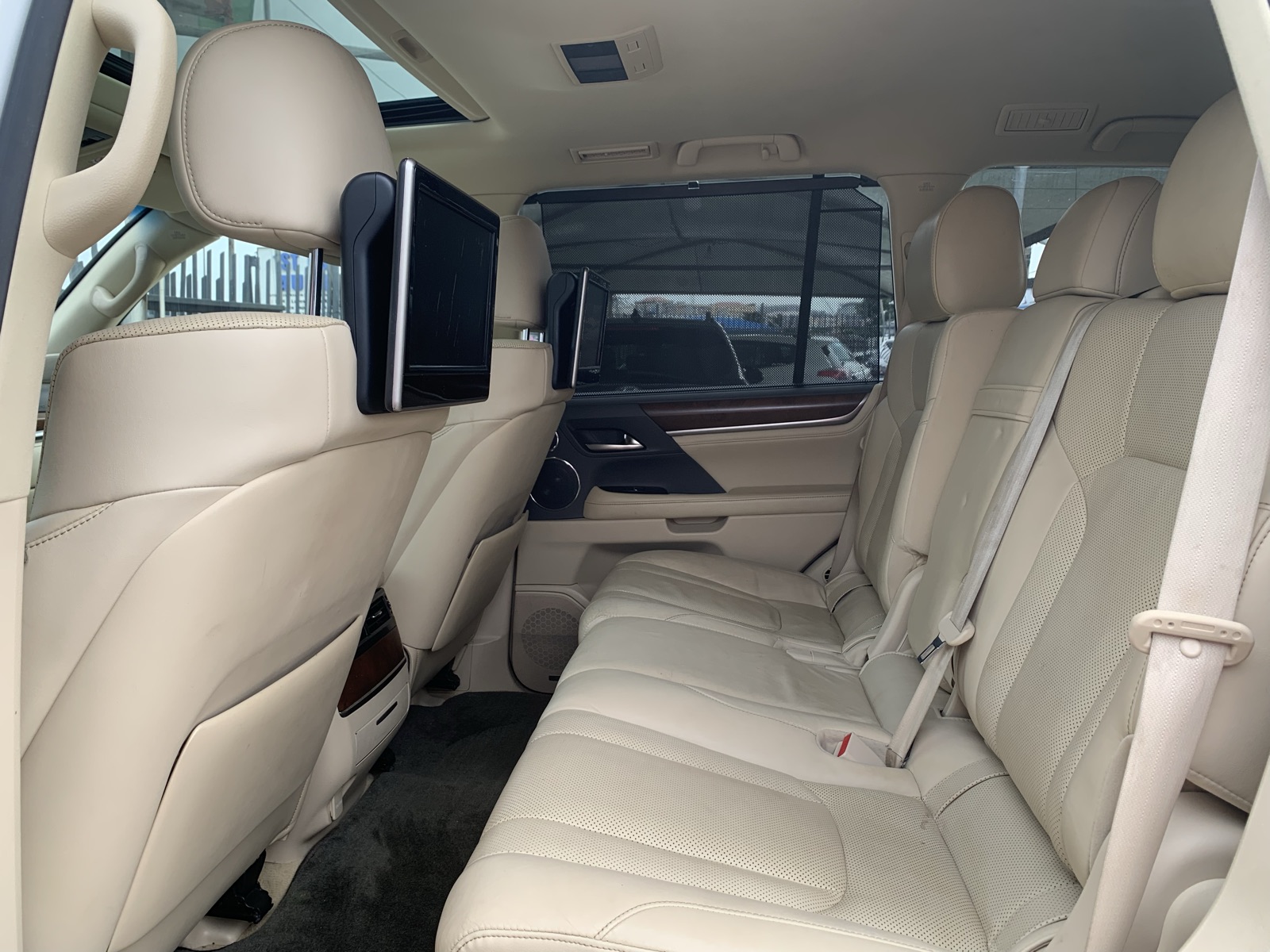2018 Lexus LX 570 White SUV with Sunroof