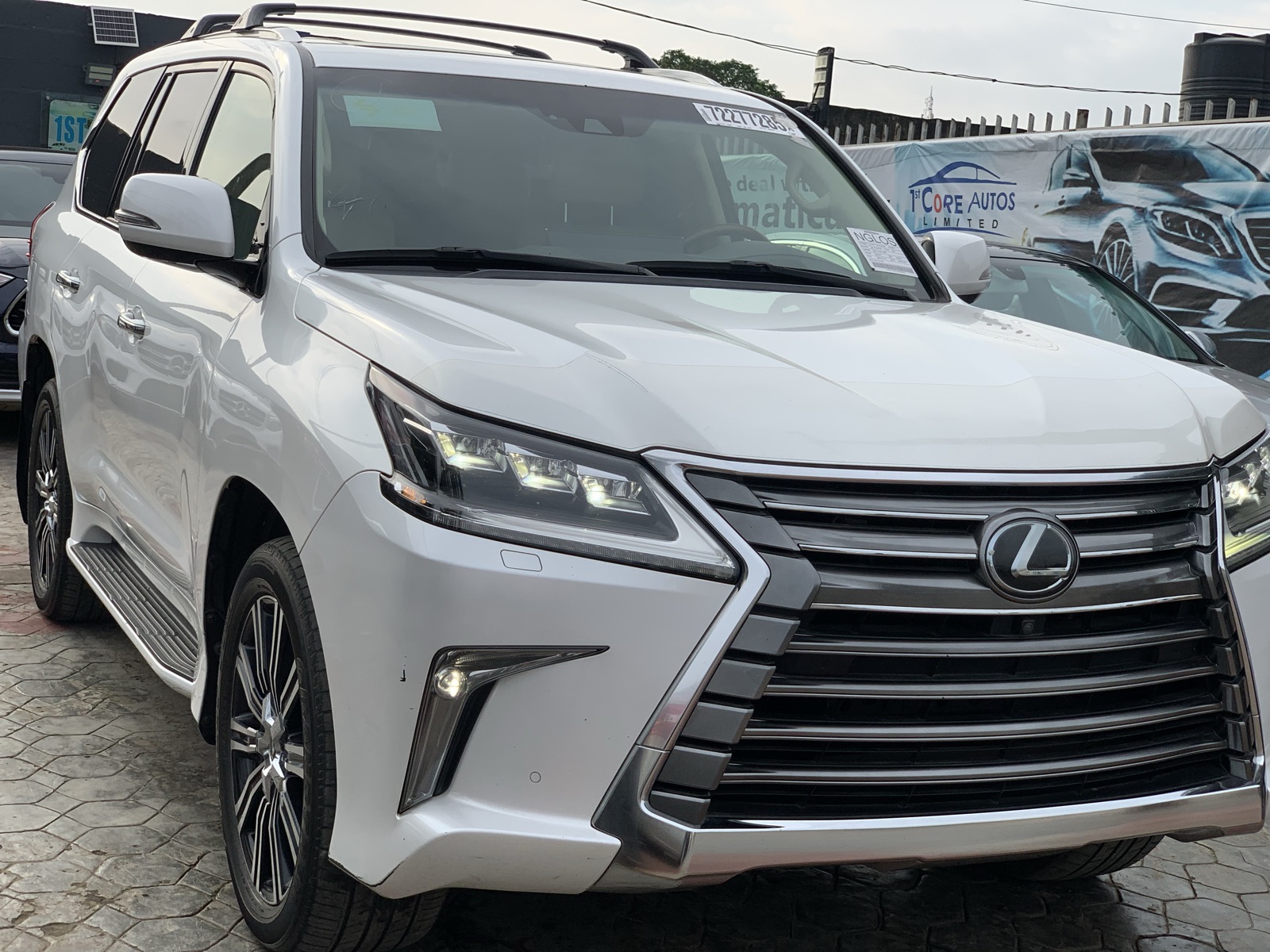 2018 Lexus LX 570 White SUV with Sunroof