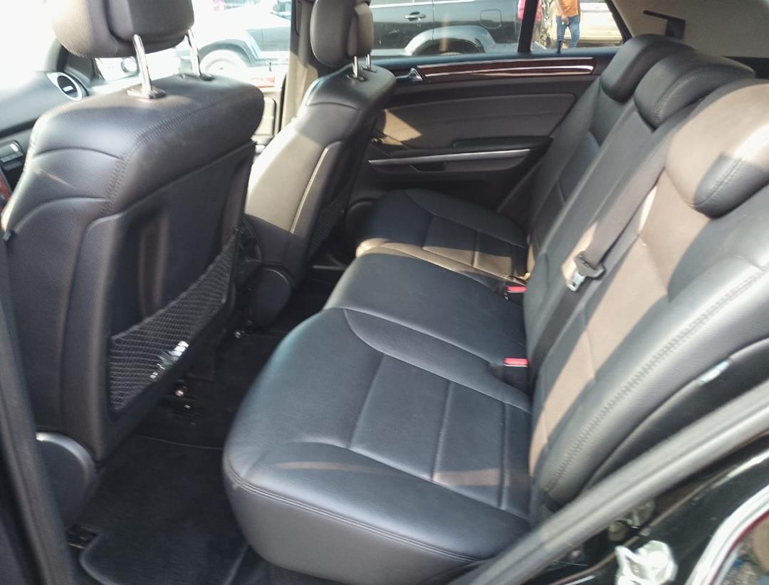 Mercedes-Benz ML 350 Black SUV ML350