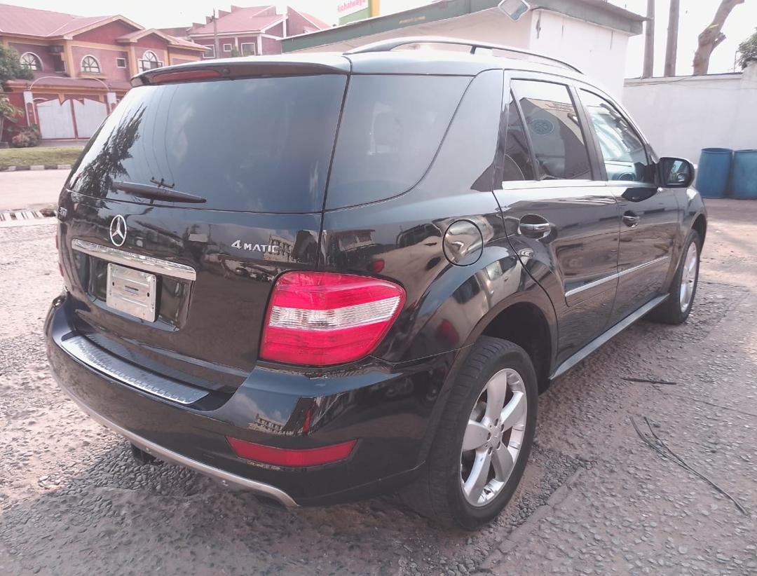 Mercedes-Benz ML 350 Black SUV ML350