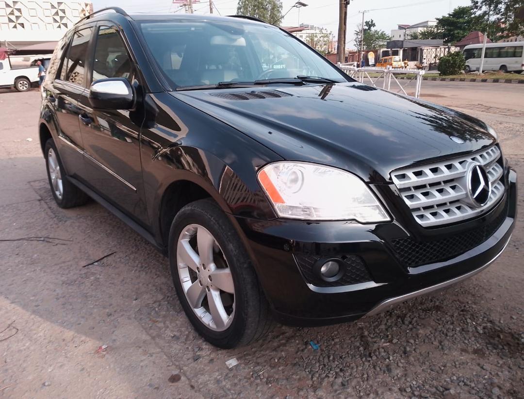 Mercedes-Benz ML 350 Black SUV ML350