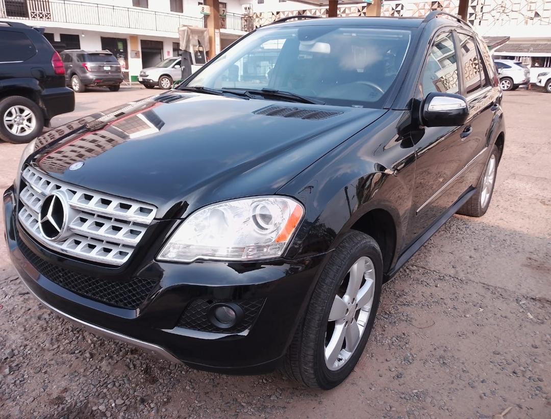 Mercedes-Benz ML 350 Black SUV ML350