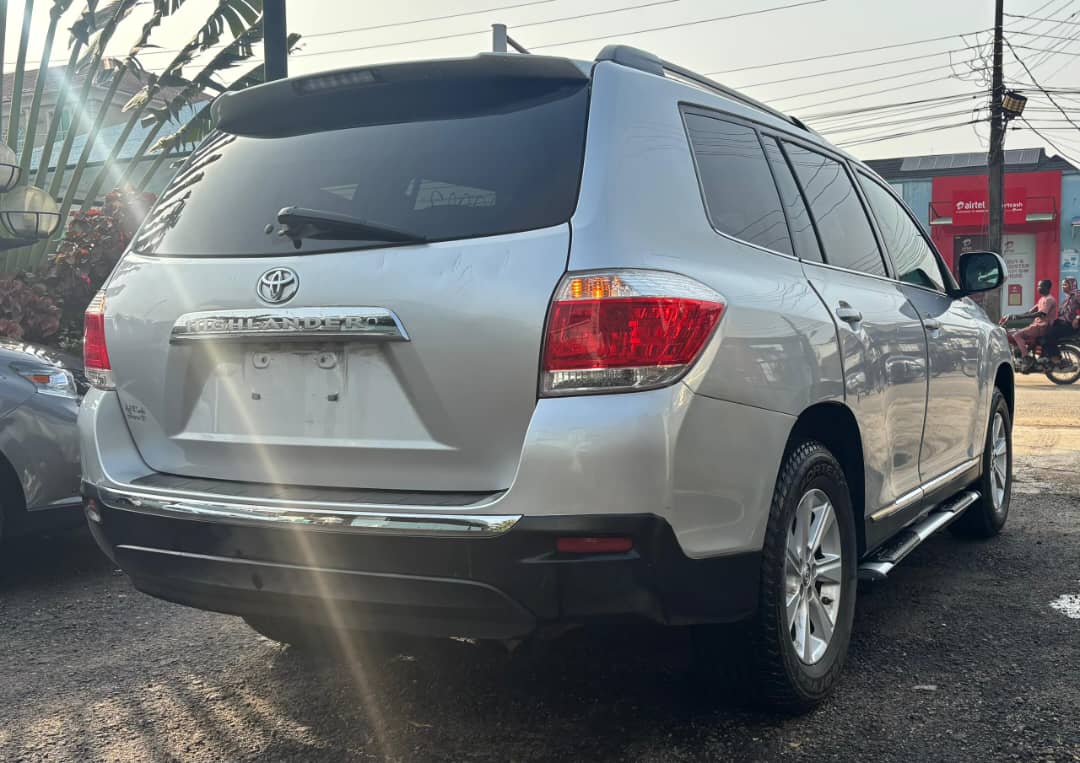 Toyota Highlander Silver SUV