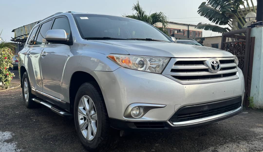 Toyota Highlander Silver SUV