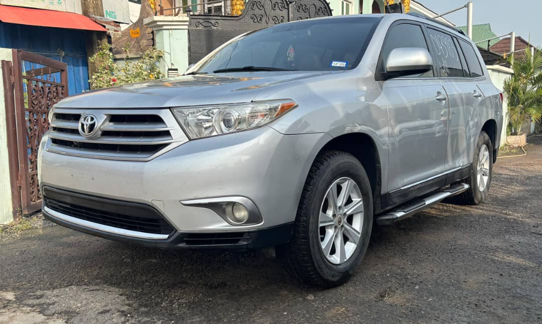 Toyota Highlander Silver SUV