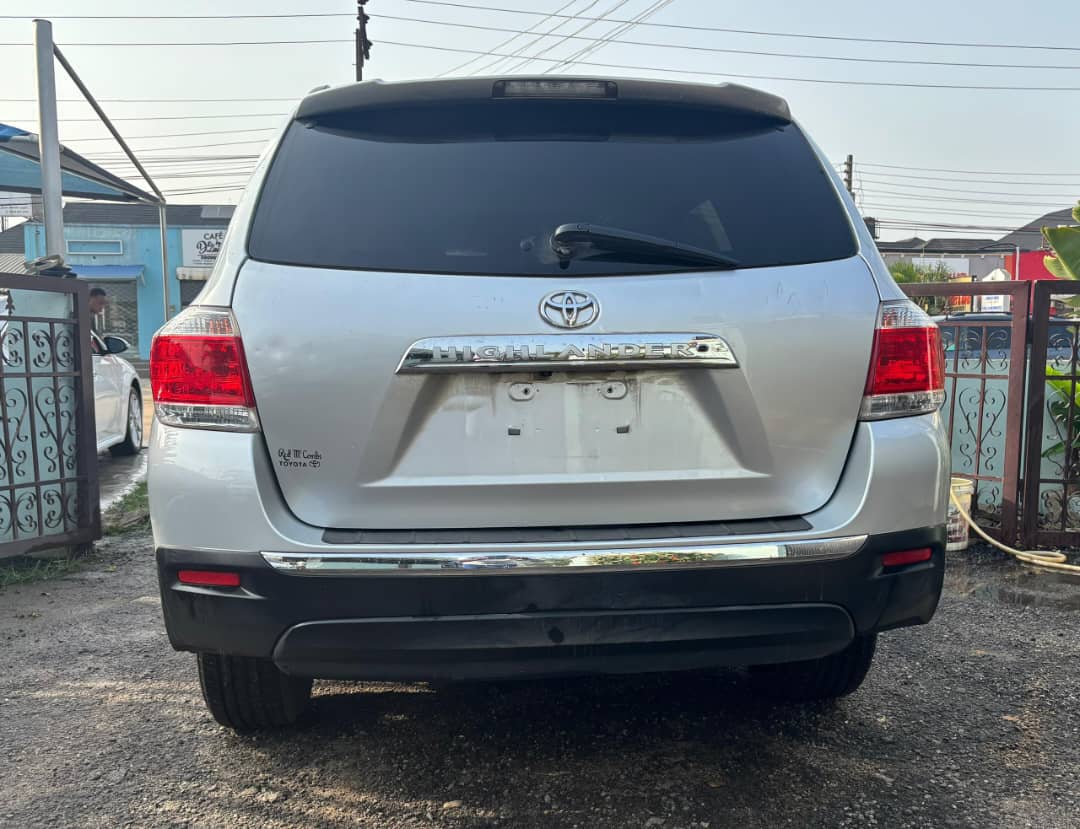 Toyota Highlander Silver SUV