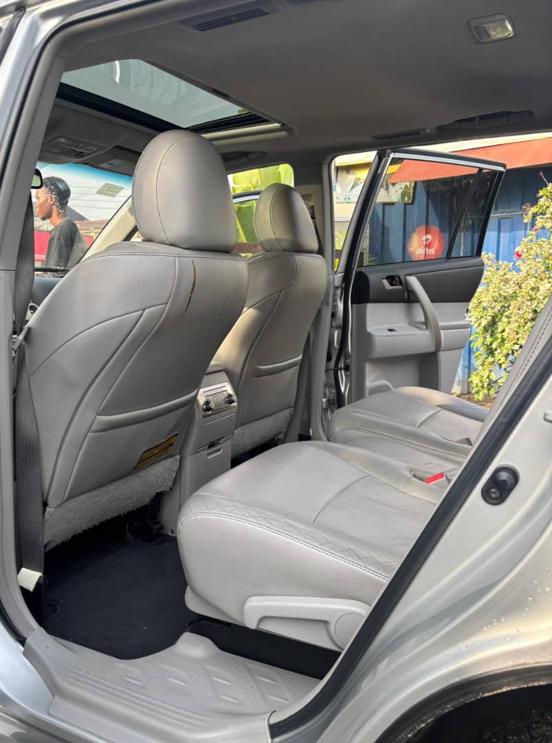 Toyota Highlander Silver SUV