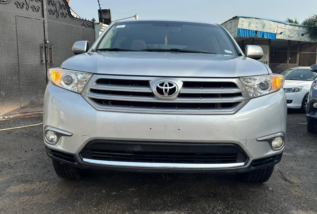 Toyota Highlander Silver SUV