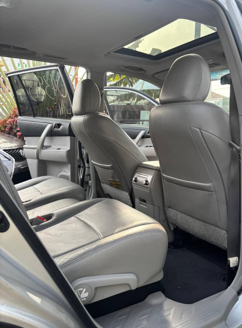 Toyota Highlander Silver SUV