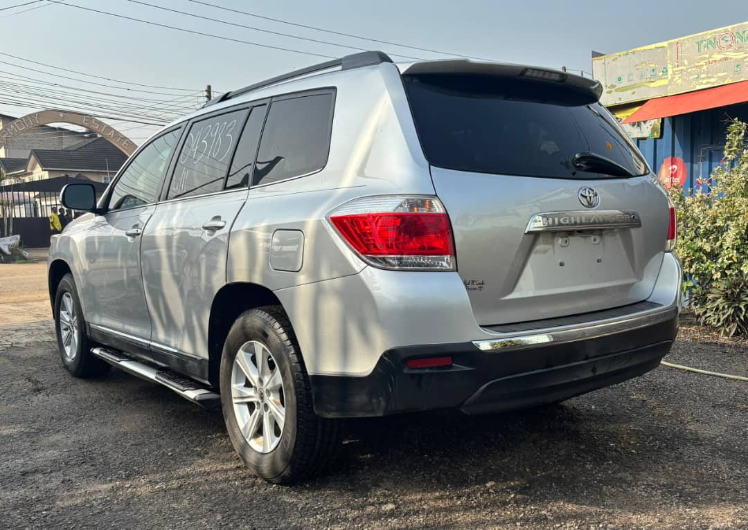 Toyota Highlander Silver SUV