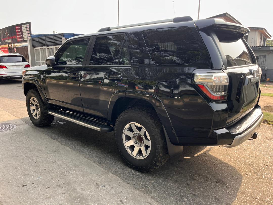 Toyota 4Runner SUV, Black with Off-Road Tyres — photo 6