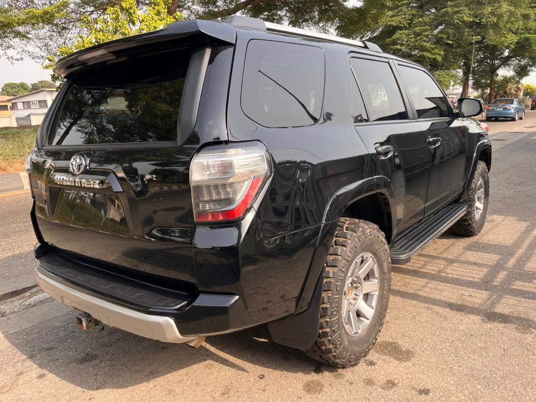 Toyota 4Runner SUV, Black with Off-Road Tyres