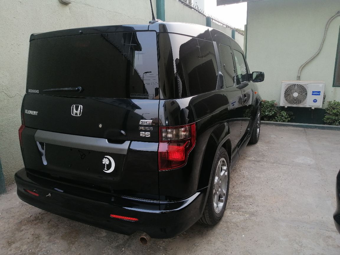 2010 Honda Element SC Black SUV — photo 4