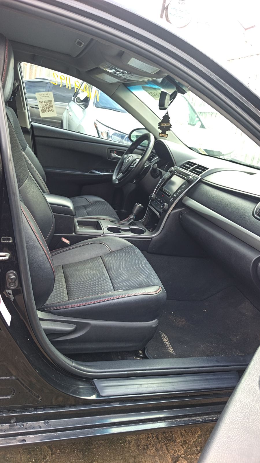 Toyota Camry SE Black Sedan with Alloy Wheels — photo 8