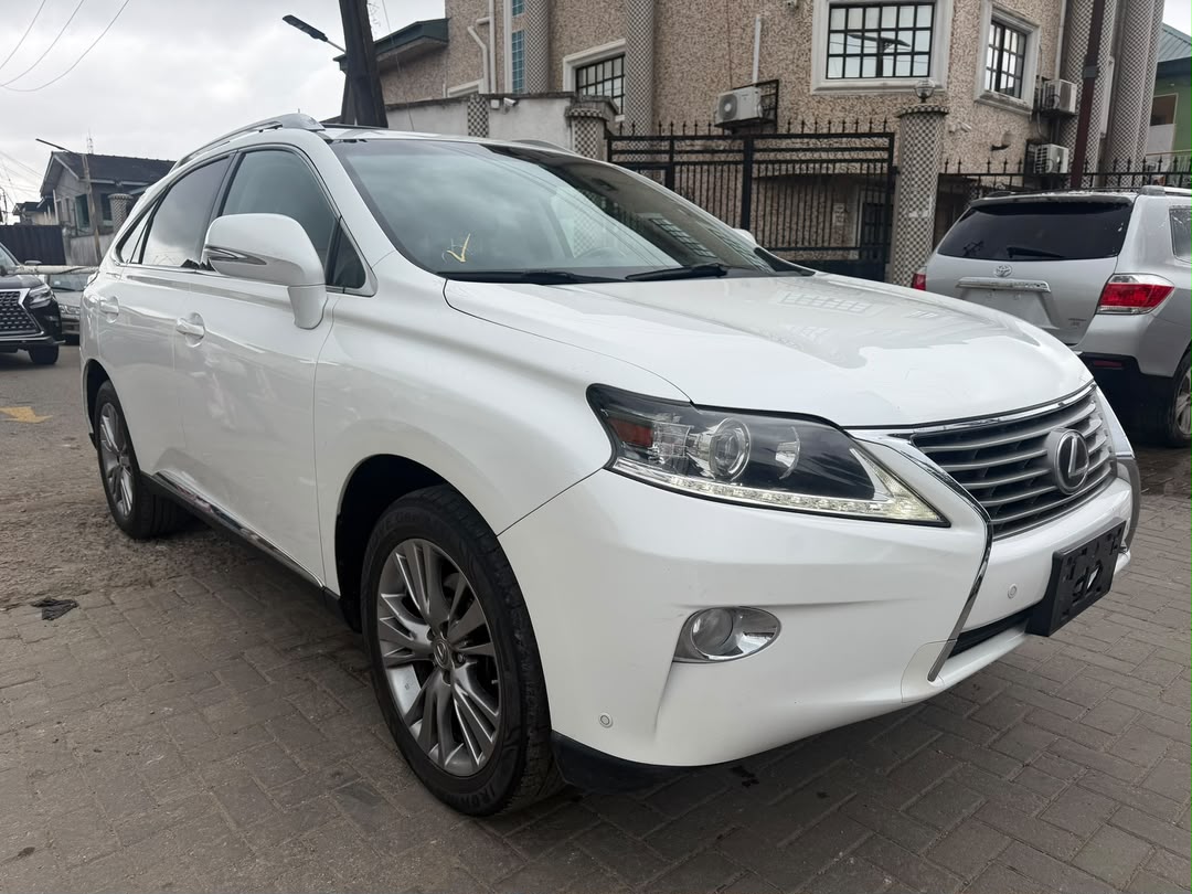 Lexus RX 350 White SUV — photo 2