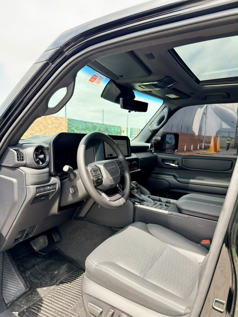 Lexus RX 350 White SUV — photo 3