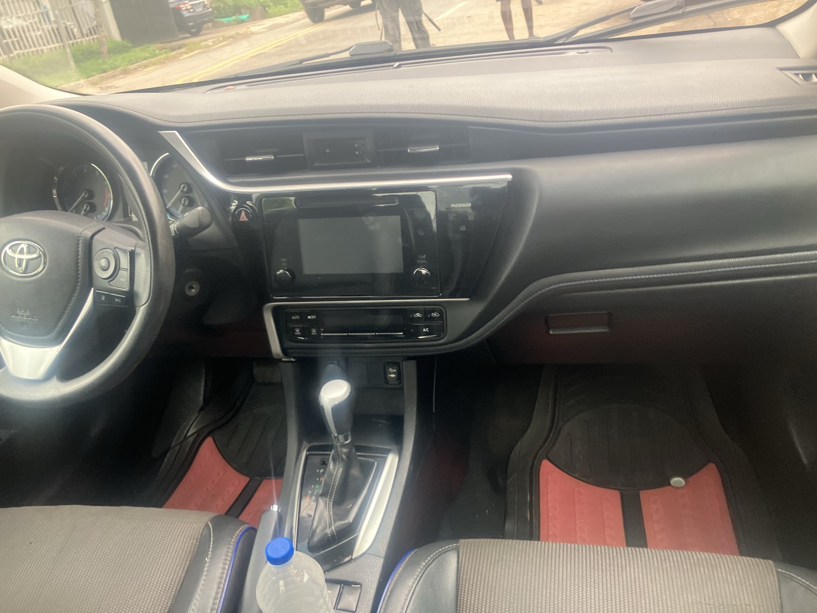 2017 Toyota Corolla Silver Sedan