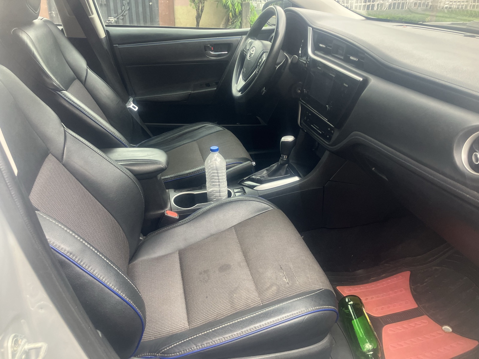 2017 Toyota Corolla Silver Sedan