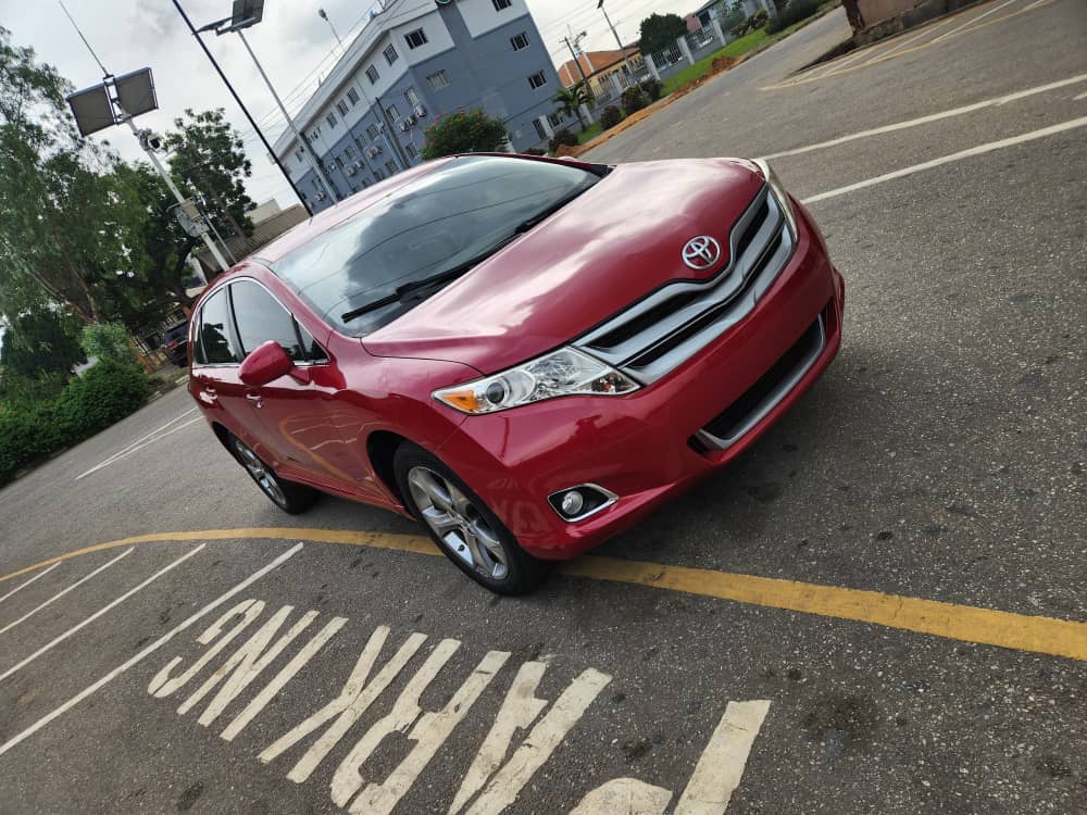 2011 Toyota Venza Red Crossover