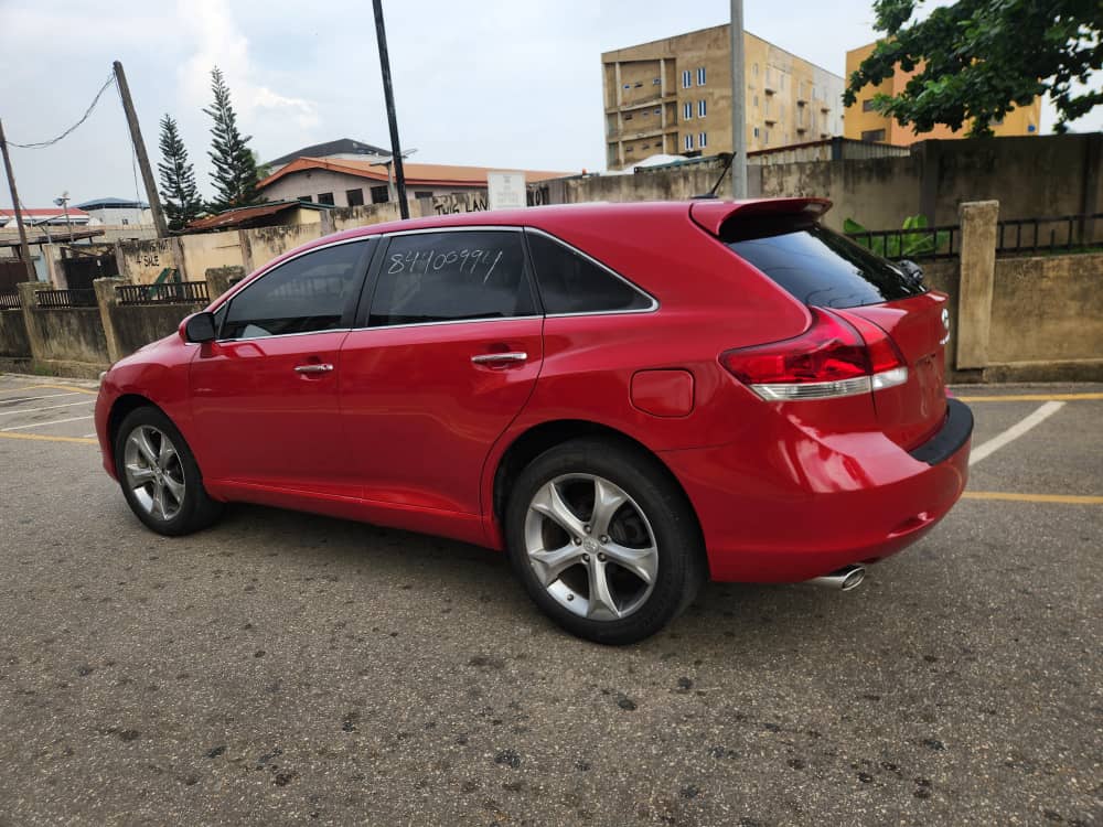 2011 Toyota Venza Red Crossover — photo 10