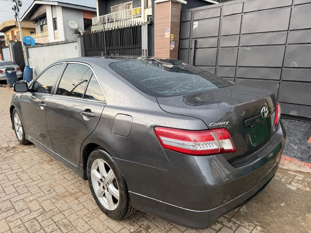 Toyota Camry SE Dark Grey Sedan